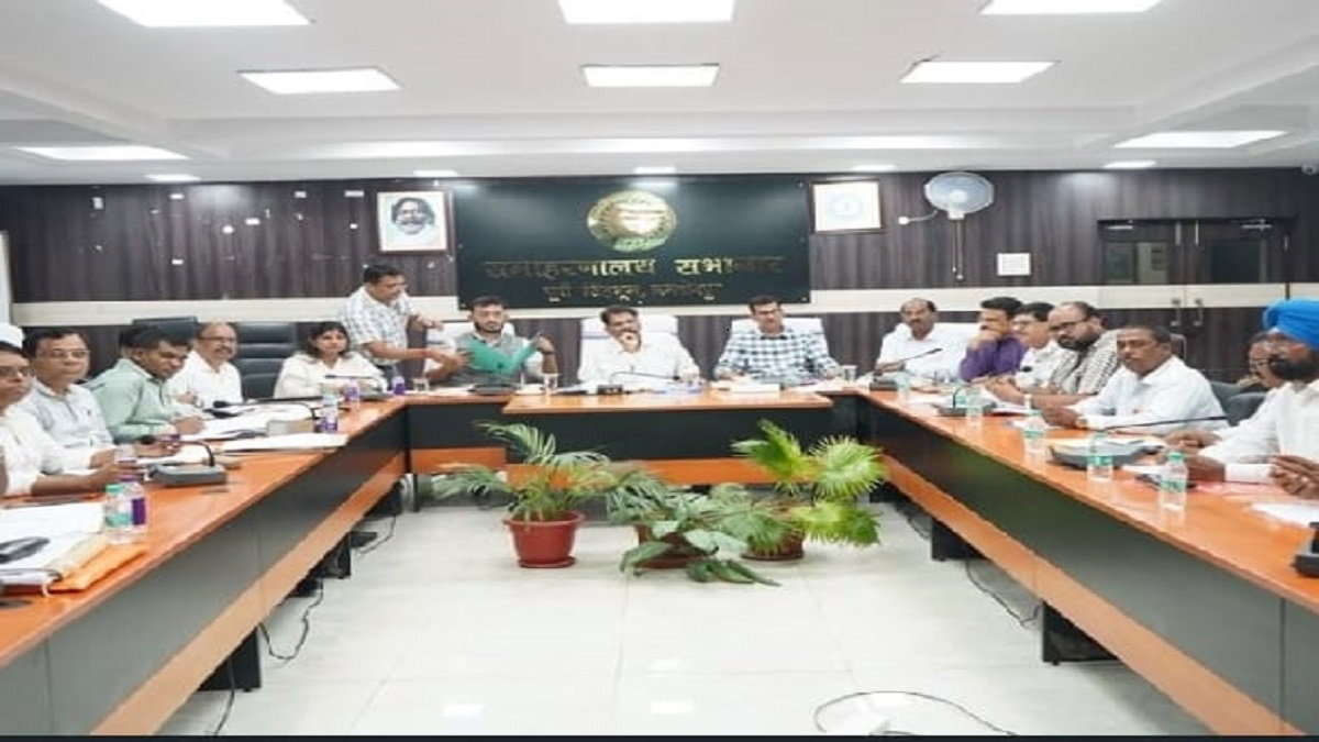Jamshedpur News : SIR को लेकर आयुक्त ने की समीक्षा बैठक, पारदर्शी मतदाता सूची तैयार करने पर जोर