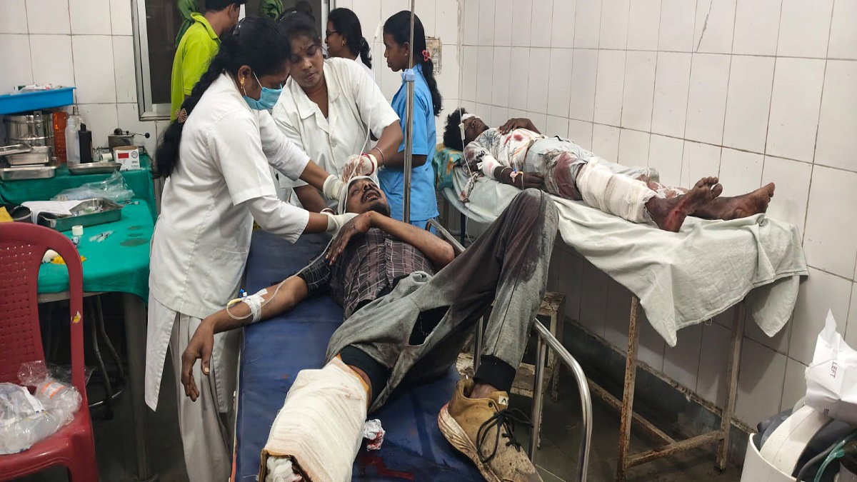 Saraikela News : राजनगर में सड़क हादसे में बाइक सवार युवक की मौत, तीन घायल
