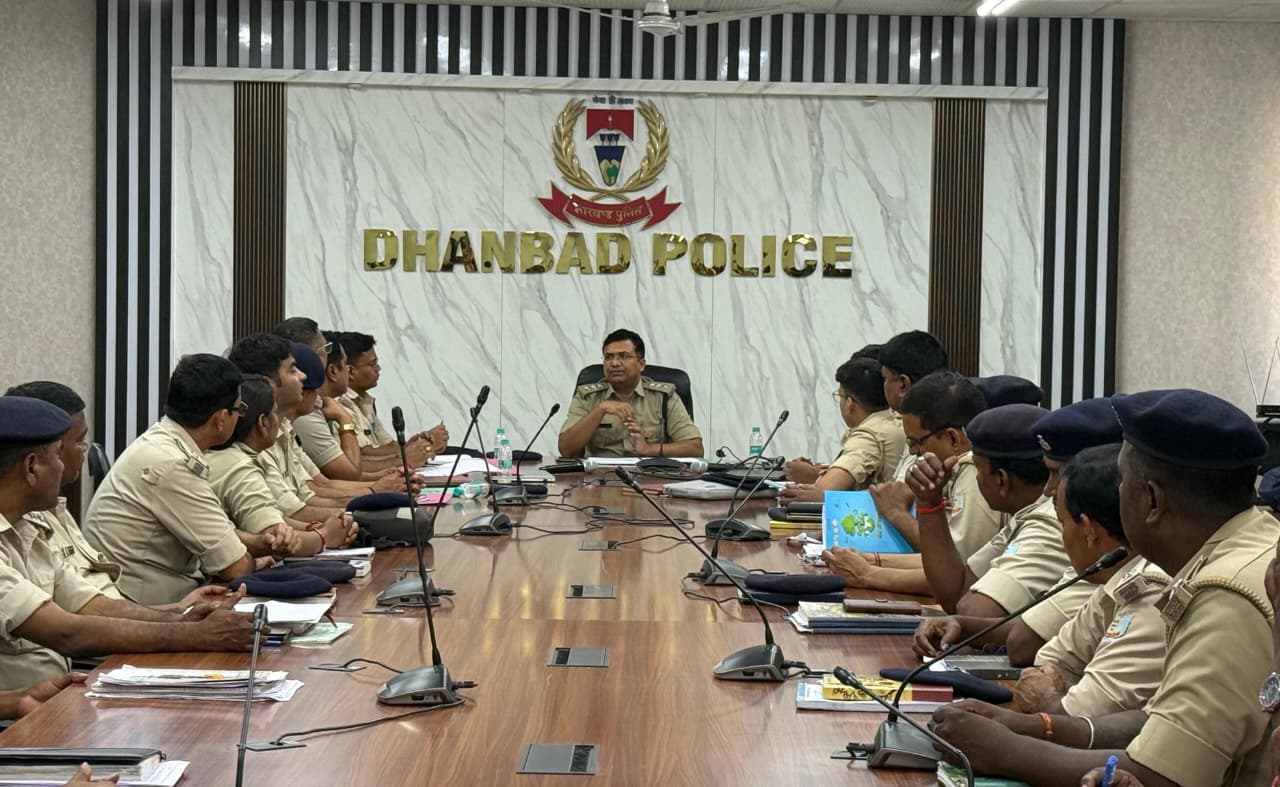 धनबादः कोर्ट से जुडे मामलों के त्वरित निष्पादन को लेकर पुलिस सख्त, लापरवाही पर होगी कार्रवाई