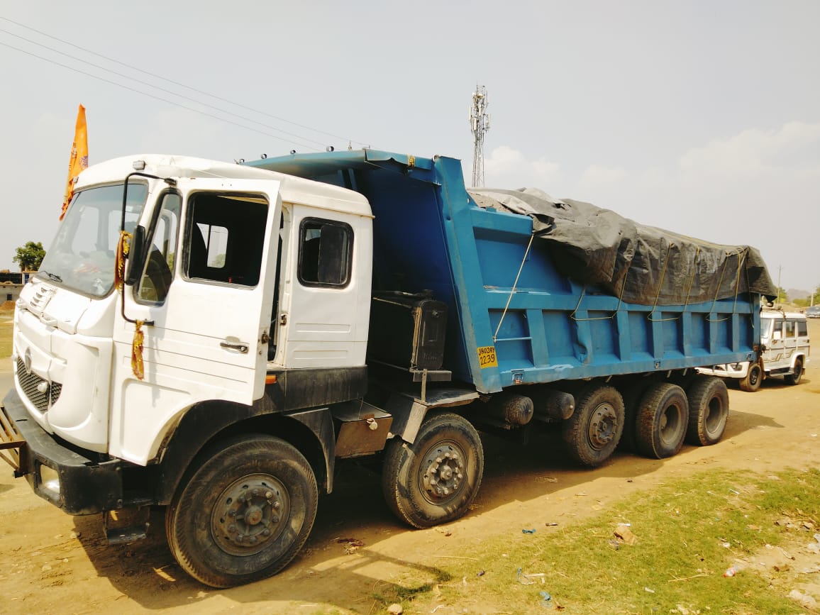 रामगढ़ः डीटीओ ने चलाया वाहन जांच अभियान, ओवरलोड वाहनों से वसूला 4.18 लाख जुर्माना