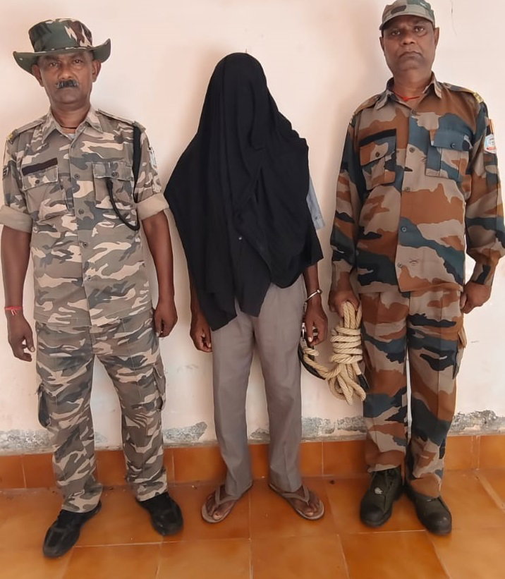 Saraikela News : 7 साल से फरार दुष्कर्म का आरोपी गिरफ्तार, नाम बदलकर दूसरे जिले में छिपा था