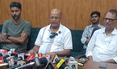 Dhanbad News : ढुल्लू महतो के आरोपों पर अरूप चटर्जी का पलटवार, कहा- सांसद के गैंगस्टर प्रिंस खान से हैं संबंध