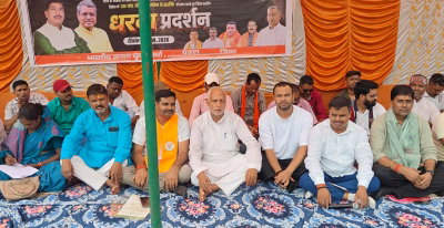Chatra News : जेपीएससी मामले पर भाजयुमो ने दिया धरना, सीबीआई जांच की मांग