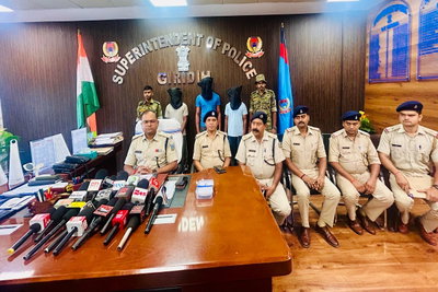 Giridih News : गोदाम से 246 टिन पॉम ऑयल चोरी का खुलासा, तीन आरोपी गिरफ्तार