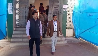 रामगढ़ः सामान्य प्रेक्षक ने डिस्पैच सेंटर, वज्रगृह व मतगणना केंद्र का किया निरीक्षण