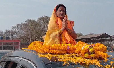 धनबादः वार्ड 37 में गुड़िया देवी का जनसंपर्क तेज, नाली-सफाई व जल संकट के समाधान का वादा