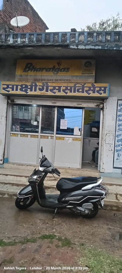लातेहारः साक्षी गैस एजेंसी का कार्यालय खुलने से उपभोक्ताओं को राहत