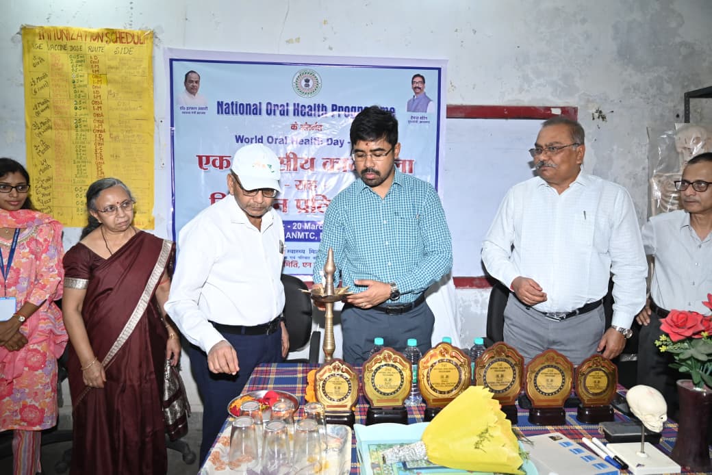 स्कूलों में कैंप लगा बच्चों को ओरल हेल्थ के प्रति करें जागरूकः देवघर डीसी