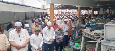 पलामूः अकीदतमंदों ने पढ़ी अलविदा जुमे की नमाज, मस्जिदों में उमड़ी भीड़