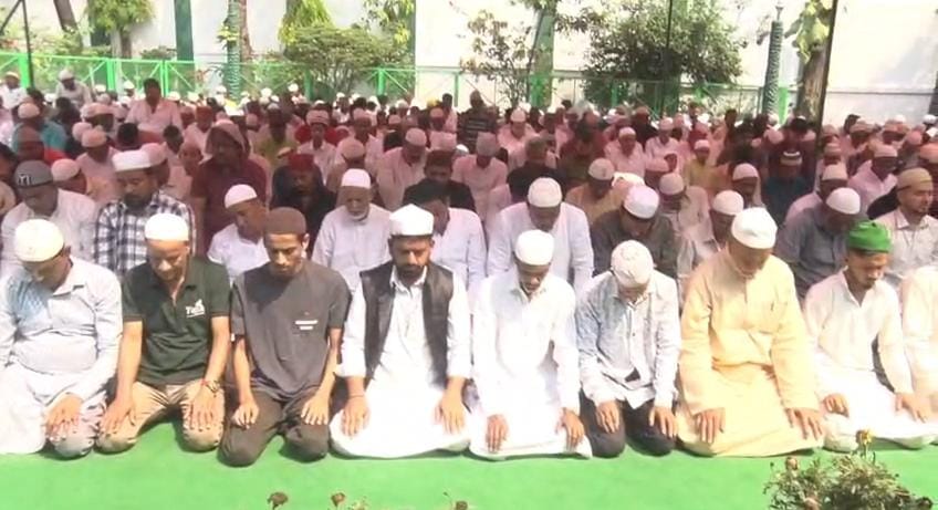 धनबादः अकीदतमंदों ने पढ़ी अलविदा जुमे की नमाज, ईद 21 को