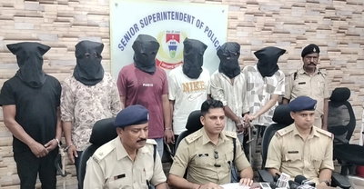 Jamshedpur News : जुगसलाई में कपड़ा दुकान में फायरिंग मामले का खुलासा, मनीष सिंह गैंग के 6 बदमाश गिरफ्तार