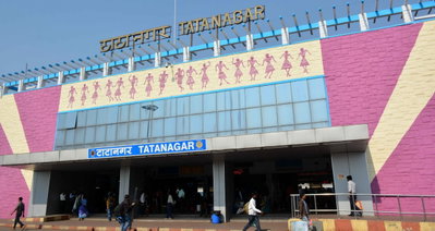 Jamshedpur News : टाटानगर स्टेशन पर तत्काल टिकट बुकिंग पर आरपीएफ की कड़ी निगरानी