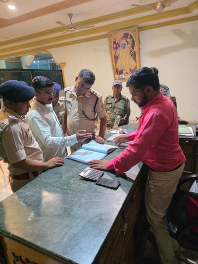 Hazaribagh News : नीट परीक्षा को लेकर होटलों की सघन जांच, संदिग्ध गतिविधियों पर प्रशासन की कड़ी नजर