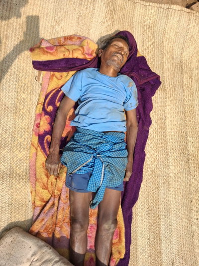 Gumla News : पति ने पत्नी को पीट-पीटकर मार डाला, बेटे के धक्के से पिता की मौत