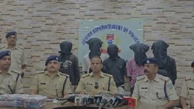 Jamshedpur News : चेन छिनतई व चोरी करने वाले गिरोह का खुलासा, 5 गिरफ्तार