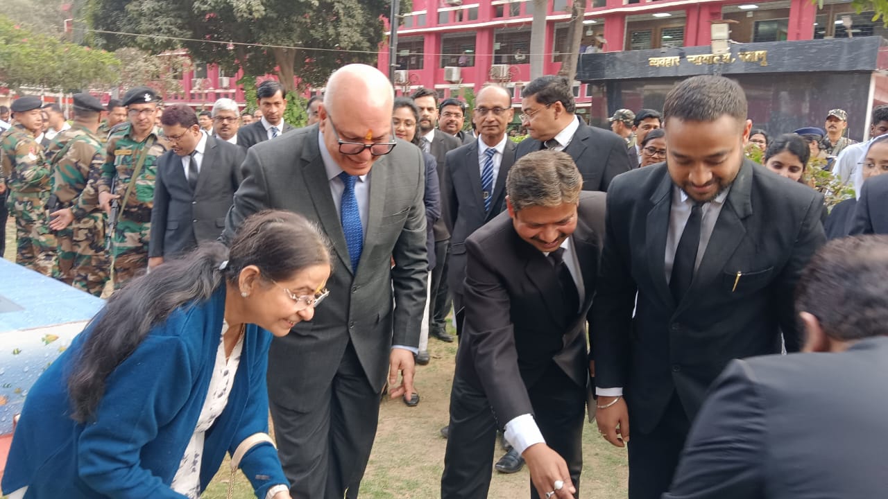 झारखंड हाईकोर्ट के चीफ जस्टिस ने पलामू सिविल कोर्ट का किया निरीक्षण