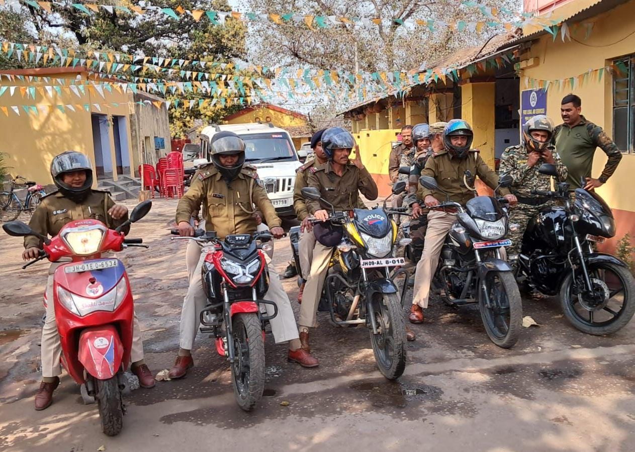 धनबाद नगर निकाय चुनाव: पुलिस का फ्लैग मार्च, सुरक्षा कड़ी