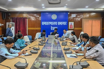 आंगनबाड़ी केंद्रों में पेयजल व शौचालय की व्यवस्था सुनिश्चित करें:  देवघर डीसी