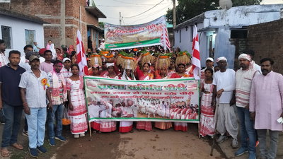 रामगढ़ जिले में सरहुल की धूम, मांदर की थाप पर जमकर थिरके लोग