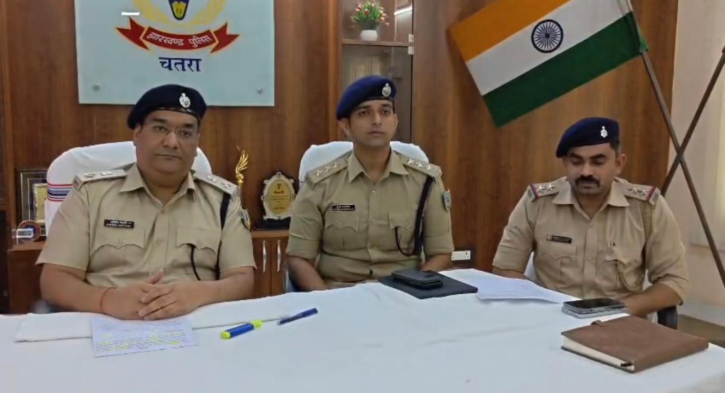 Chatra News : 50 लाख का डोडा लदे दो वाहन जब्त, तस्कर फरार