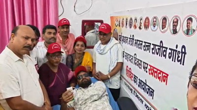 Palamu News : पूर्व पीएम राजीव गांधी की पुण्यतिथि पर कांग्रेसियों ने किया रक्तदान