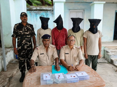 Deoghar News : चार साइबर अपराधी गिरफ्तार, कस्टमर केयर अधिकारी बनकर करते थे ठगी
