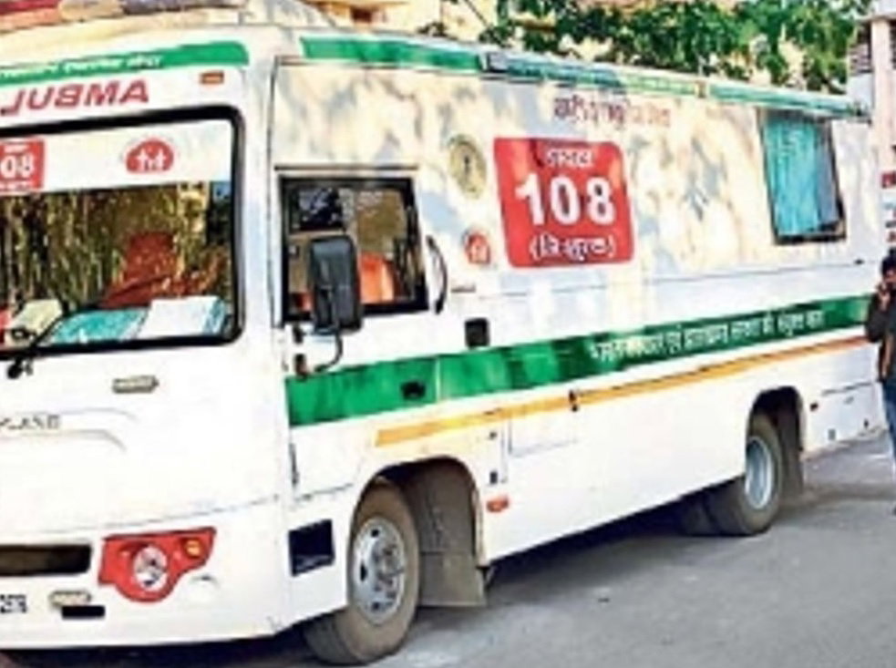 Jharkhand News :108 एंबुलेंस कर्मचारियों का वेतन अटका, व्यवस्था पर उठे सवाल