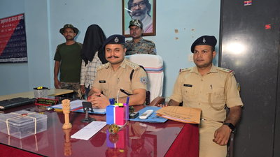 Chatra News : 60 लाख के ब्राउन शुगर के साथ तस्कर गिरफ्तार, स्कॉर्पियो जब्त