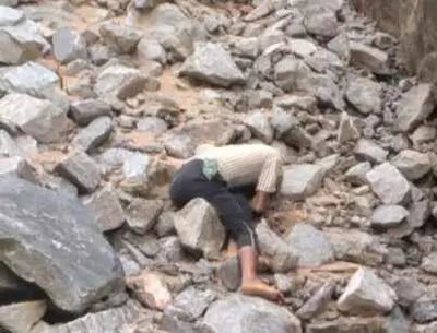 Koderma News : पत्थर खदान से युवक का शव बरामद, हत्या की आशंका