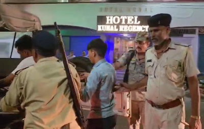 Dhanbad News : NEET परीक्षा से पहले पुलिस की होटल-लॉजों में सघन जांच,  दो संदिग्ध धराए