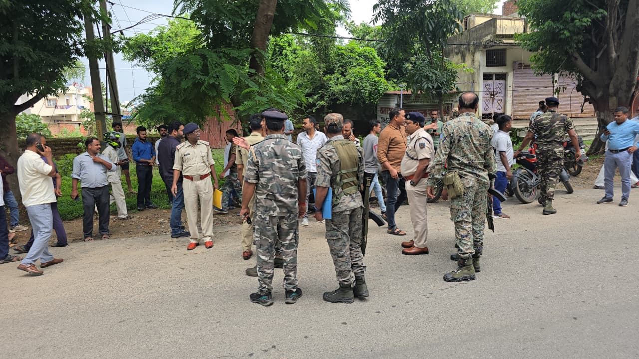 Chatra News : एसपी आवास के सामने दिनदहाड़े गोली चली, प्राइवेट गार्ड की मौत