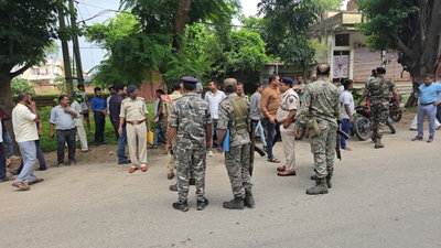 Chatra News : एसपी आवास के सामने दिनदहाड़े गोली चली, ठेकेदार के गार्ड की मौत