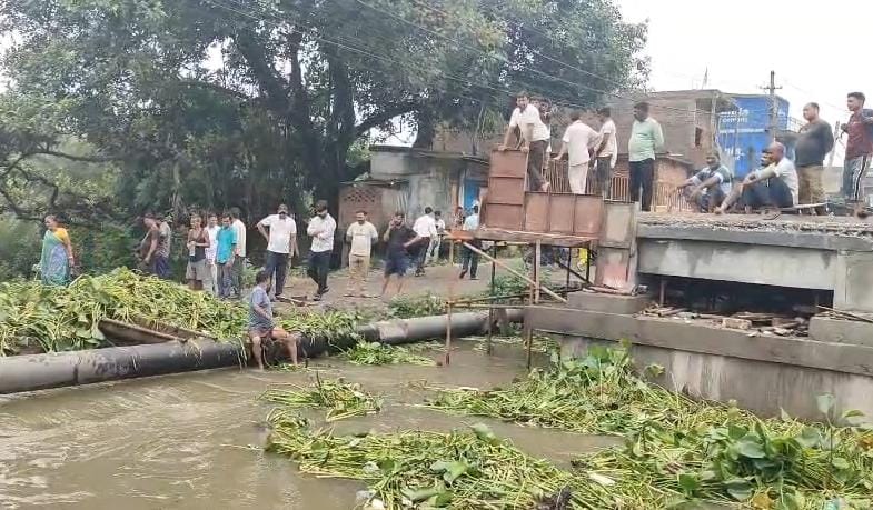 Dhanbad News : बारिश में बहा झिलिया पुल का डायवर्सन, कुमारधुबी का संपर्क टूटा