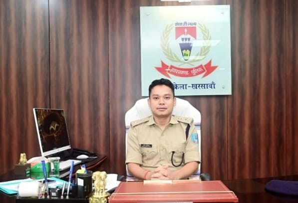 Saraikela News : SP पर AK-47 तानने वाला माओवादी गिरफ्तार, पुलिस ने उसके 5 साथियों को भी दबोचा