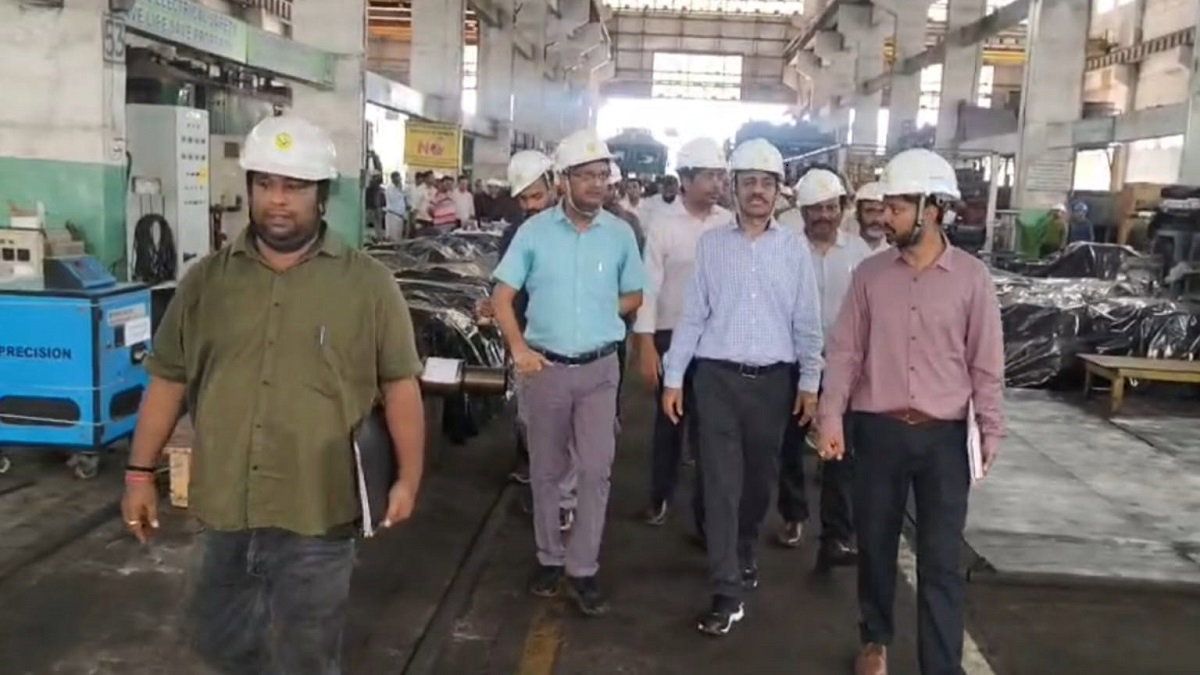 Bokaro News : रेलवे जीएम ने किया बोकारो स्टेशन का निरीक्षण