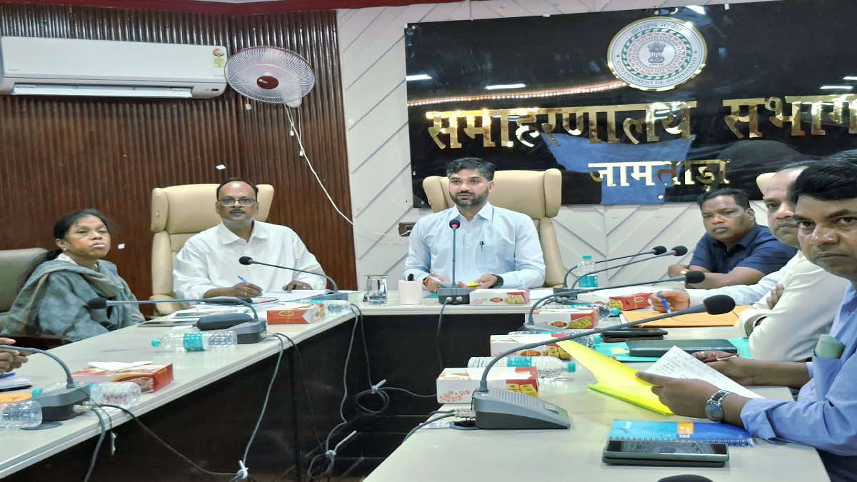 Jamtara News : बजराघाट पुल पर वाहनों की आवाजाही पर रोक, नाव भी बंद करने का निर्देश