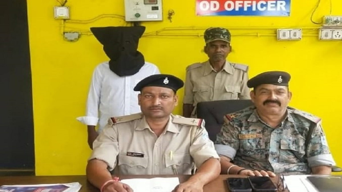 Seraikela News : फरार वारंटी गिरफ्तार, पुलिस ने कोलेबिरा गांव से दबोचा