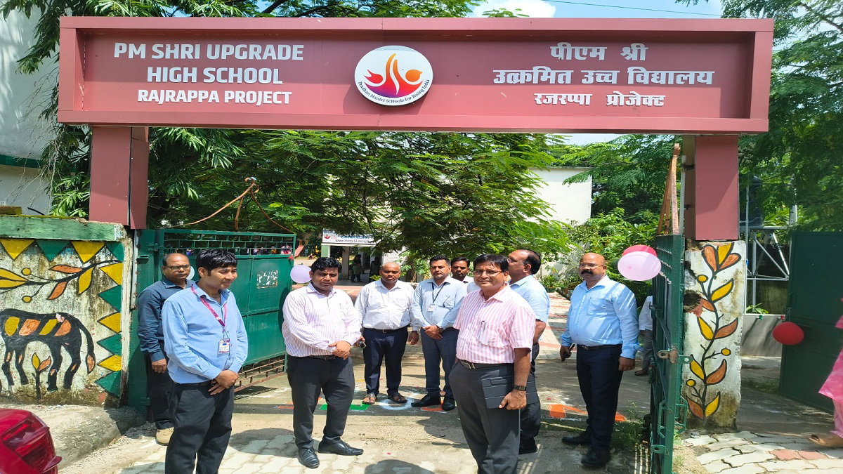 Ramgarh News : माध्यमिक शिक्षा निदेशक व संयुक्त सचिव ने 3 पीएम श्री विद्यालयों का किया निरीक्षण