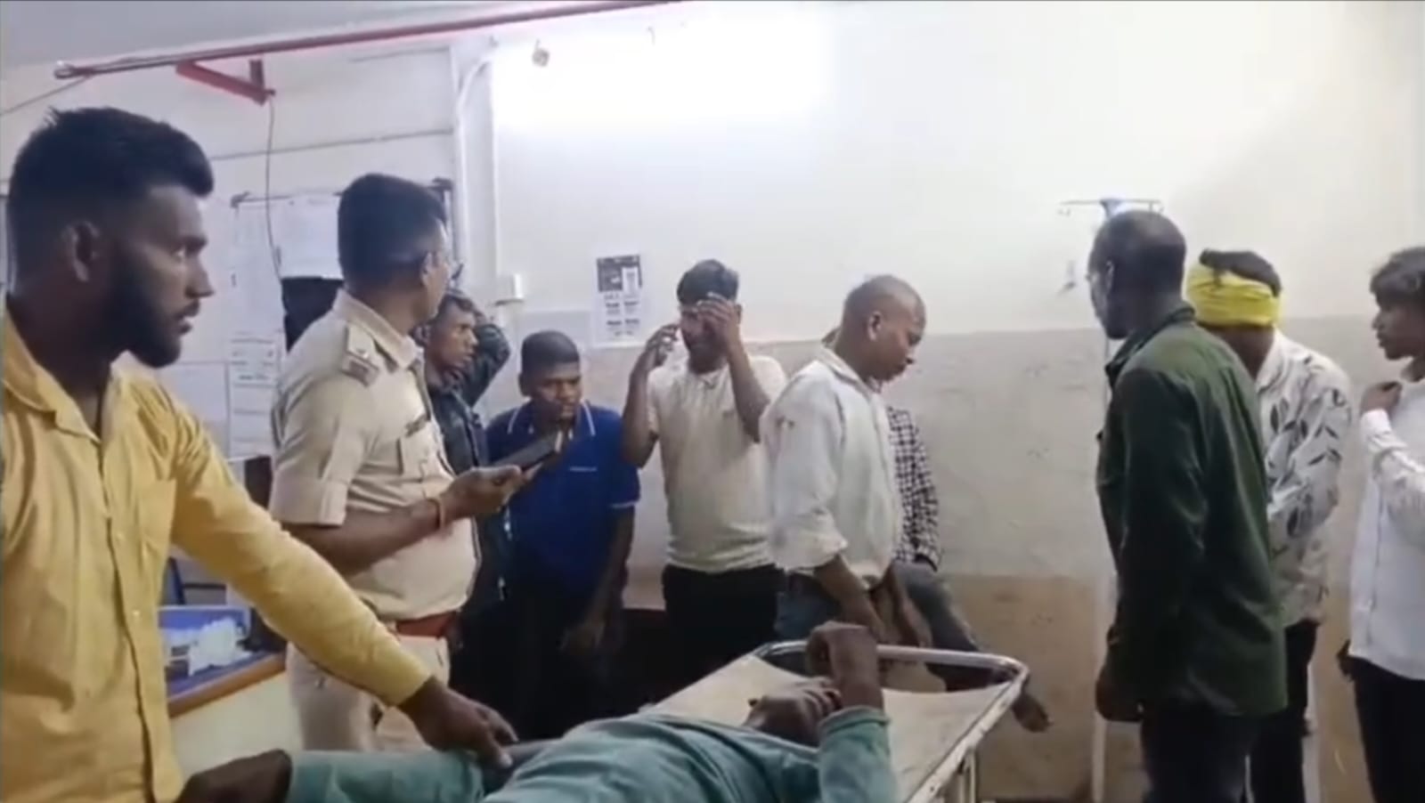 Autorickshaw overturns
