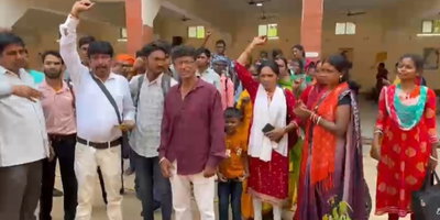 Giridih News : दिल्ली की गर्जना रैली में भाग लेने गिरिडीह से 200 आदिवासी रवाना