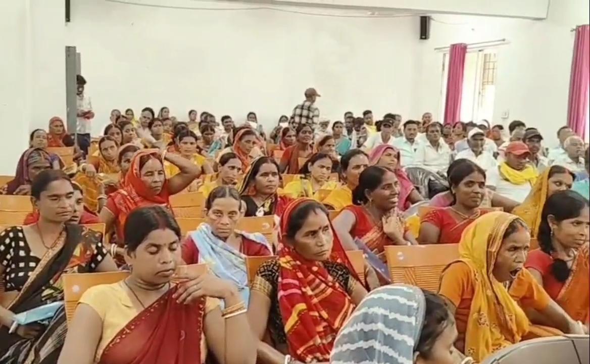 Dhanbad News : तोपचांची में खरीफ कार्यशाला, किसानों को आधुनिक खेती की दी गई जानकारी