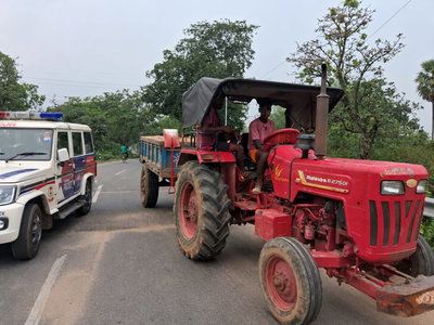 Jamtara News : अवैध बालू लदे दो ट्रैक्टर जब्त