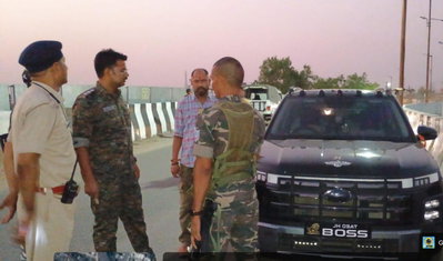Palamu News : मेदिनीनगर में अड्डेबाजी के खिलाफ पुलिस का छापा, 2 कार जब्त, बाइक सवारों पर भी कार्रवाई