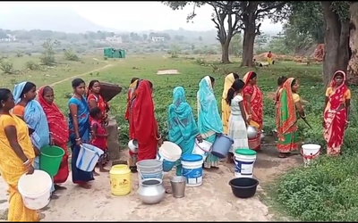 Dhanbad News :भीषण गर्मी में बूंद-बूंद पानी को तरस रहे रामपुर के ग्रामीण