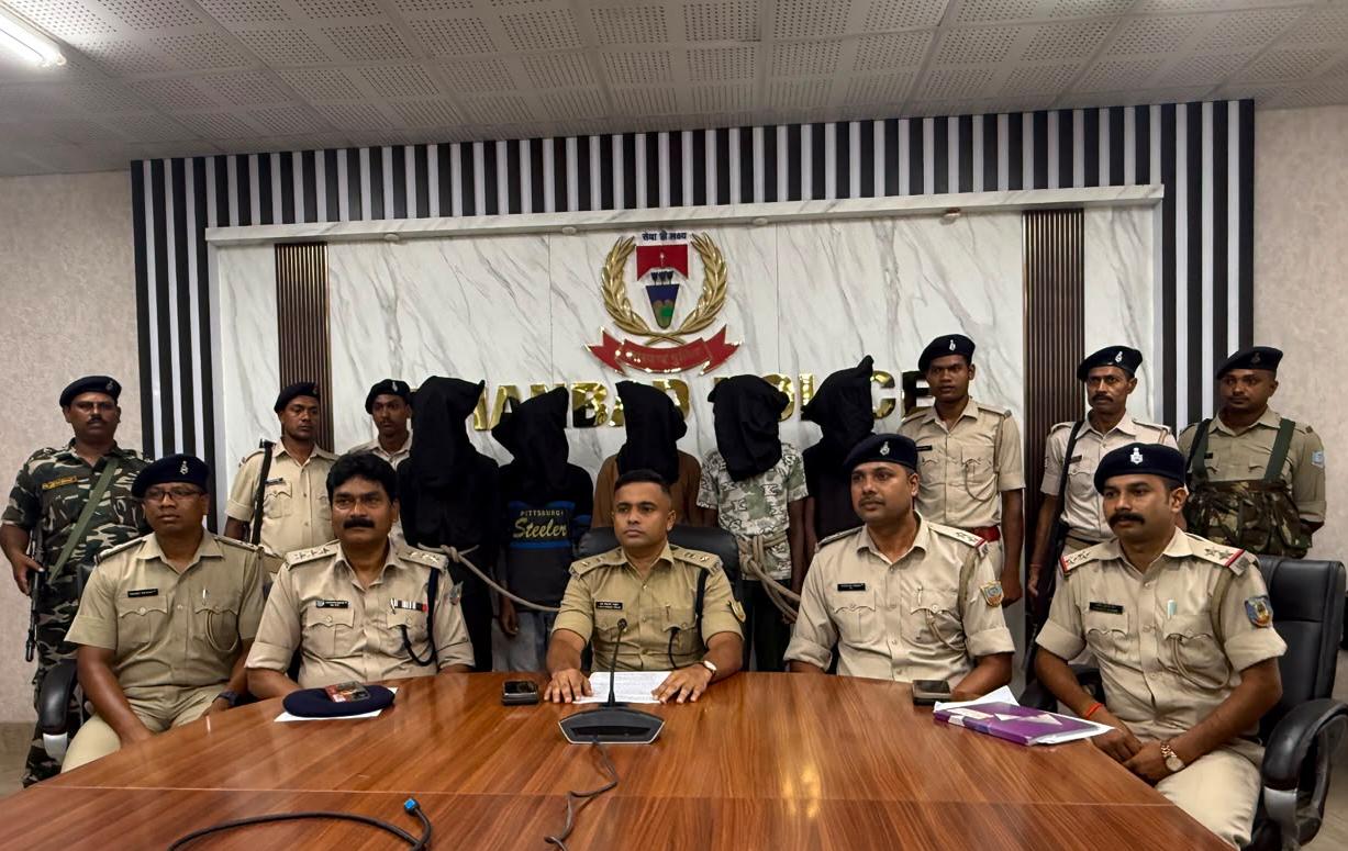 Dhanbad News : बाइक चोर गिरोह का भंडाफोड़, 5 गिरफ्तार,चोरी की 13 मोटरसाइकिल बरामद