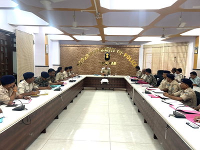 Latehar News : एसपी ने मुहर्रम को लेकर पुलिस अधिकारियों संग की बैठक, दिए निर्देश
