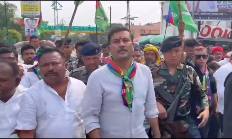 Dhanbad News : लोयाबाद प्रकरण के विरोध में आजसू का आक्रोश मार्च, सुदेश व चंद्रप्रकाश हुए शामिल