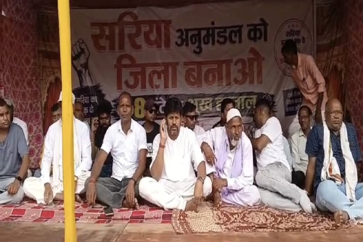 Giridih News : सरिया को जिला बनाने की मांग को लेकर संघर्ष मोर्चा का 48 घंटे का अनशन शुरू
