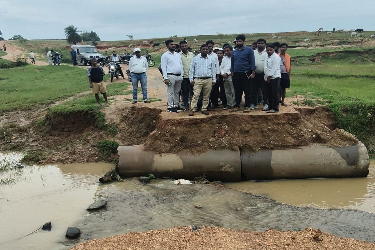 Giridih News : अधिकारियों ने क्षतिग्रस्त पुलिया का किया निरीक्षण, स्थायी निर्माण शीघ्र कराने का आश्वासन