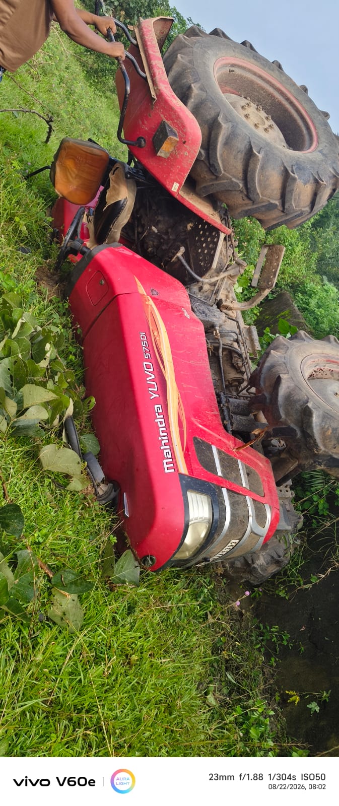 Jamtara News : कास्ता-अफजलपुर मार्ग पर ट्रैक्टर पलटा, चालक की मौत